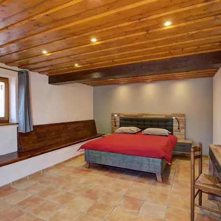 Familial Avec Et Jeux Exterieurs - 5 Chambres, 230m², Village Typique, Animaux Acceptes - Fr-1-496-289 Holiday home