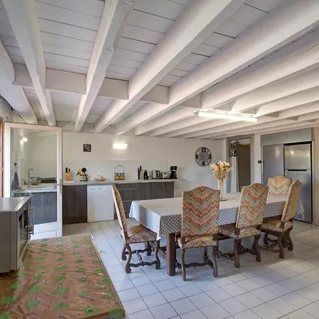 Familial Avec Et Jeux Exterieurs - 5 Chambres, 230m², Village Typique, Animaux Acceptes - Fr-1-496-289