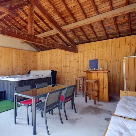 Familial Avec Et Jeux Exterieurs - 5 Chambres, 230m², Village Typique, Animaux Acceptes - Fr-1-496-289 Holiday home