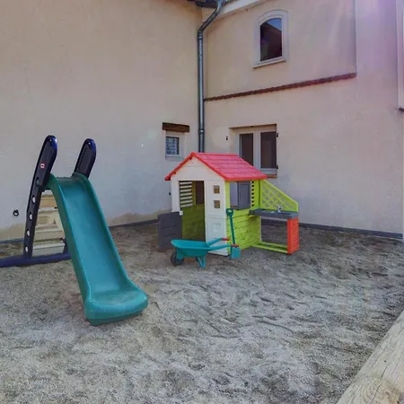 Familial Avec Et Jeux Exterieurs - 5 Chambres, 230m², Village Typique, Animaux Acceptes - Fr-1-496-289 Holiday home L'Hopital-le-Grand