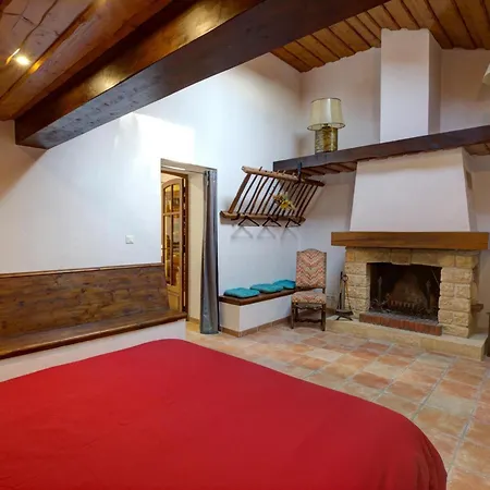 Holiday home Familial Avec Et Jeux Exterieurs - 5 Chambres, 230m², Village Typique, Animaux Acceptes - Fr-1-496-289 *