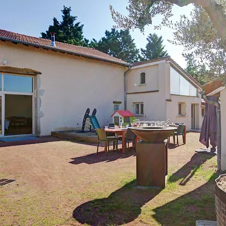 Holiday home Familial Avec Et Jeux Exterieurs - 5 Chambres, 230m², Village Typique, Animaux Acceptes - Fr-1-496-289