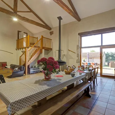Familial Avec Et Jeux Exterieurs - 5 Chambres, 230m², Village Typique, Animaux Acceptes - Fr-1-496-289 *
