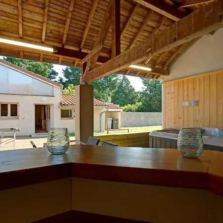 Familial Avec Et Jeux Exterieurs - 5 Chambres, 230m², Village Typique, Animaux Acceptes - Fr-1-496-289